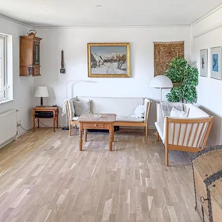 2 Bedroom Cozy In Dom wakacyjny