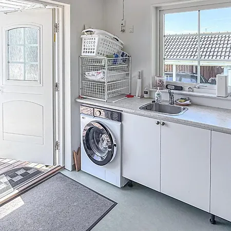 2 Bedroom Cozy In Bogø By